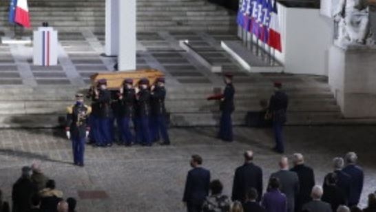 С национална церемония отдадоха почит на учителя, убит от ислямист във Франция
